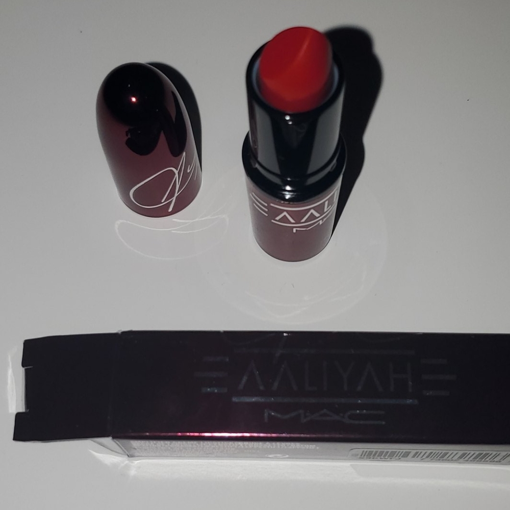 🎉🎉 Mac Aaliyah Lipstick HOST PICK - Picture 2 of 4
